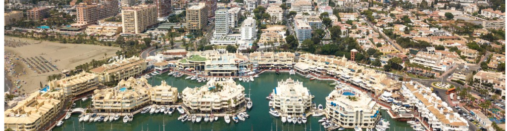 Sähkömopot: Benalmádena – ilmakuva Puerto Marinasta