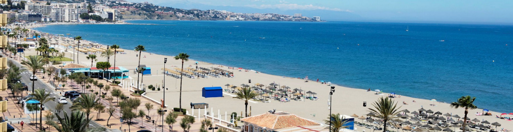 Elscootere i Fuengirola – stranden og strandpromenaden set oppefra